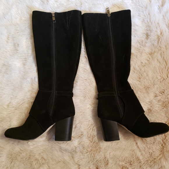 BCBG black suede heeled boots - Picture 2 of 5